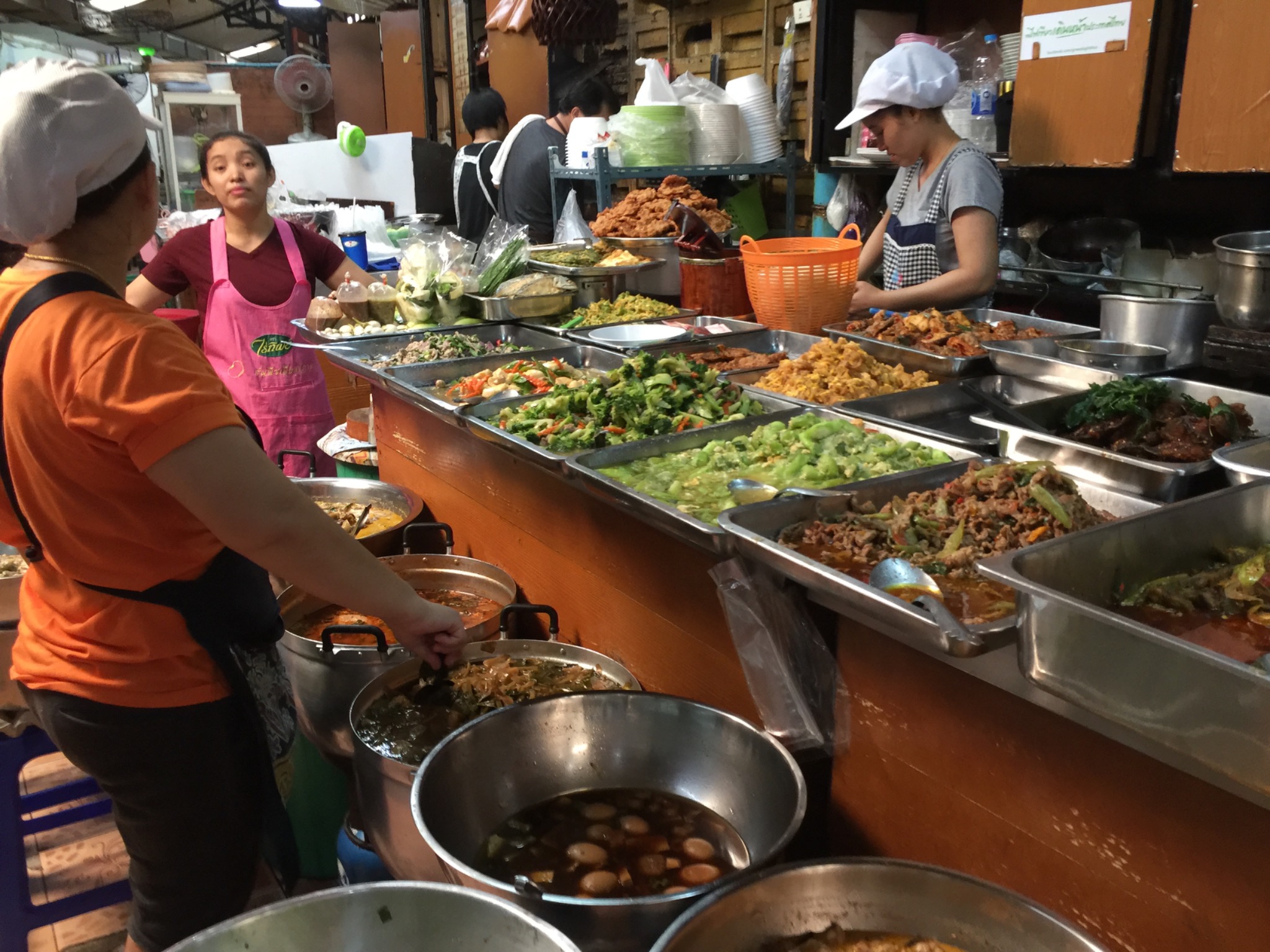 Bangkok – Garküche mit thailändischen Gerichten